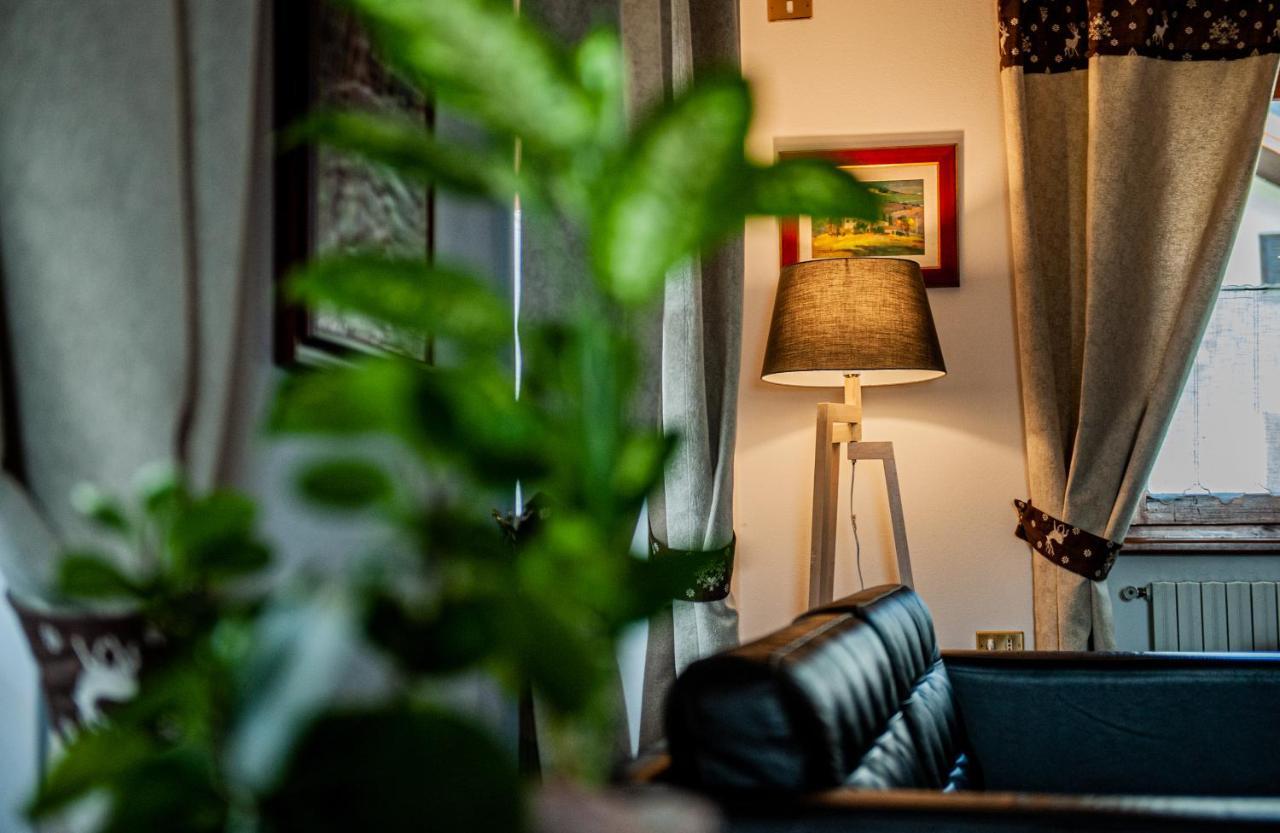 Appartamento Aldo Isolaccia Bagian luar foto